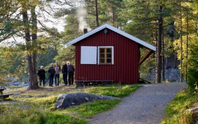 Fikk tidligere fløterhytte i gave